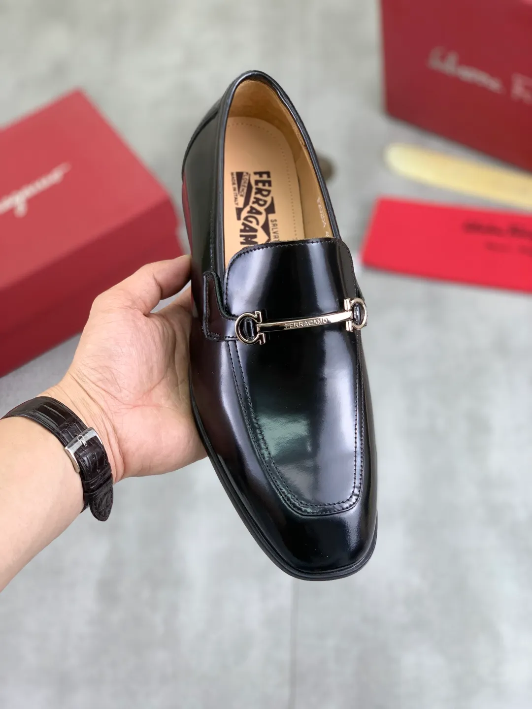 Men's Men's Shoes 💰P480💰[New Style] Water-dyed Niuli 🆘[Salvatore Ferragamo] Ferragamo's latest casual business leather shoes for men! Available at counters simultaneously! The fabric is made of specially imported original calfskin, the lining is made of imported water-dyed cowhide, and the original combination outsole is absolutely luxurious and leads the fashion trend. Matching code: 38-45; 4️⃣ colors available